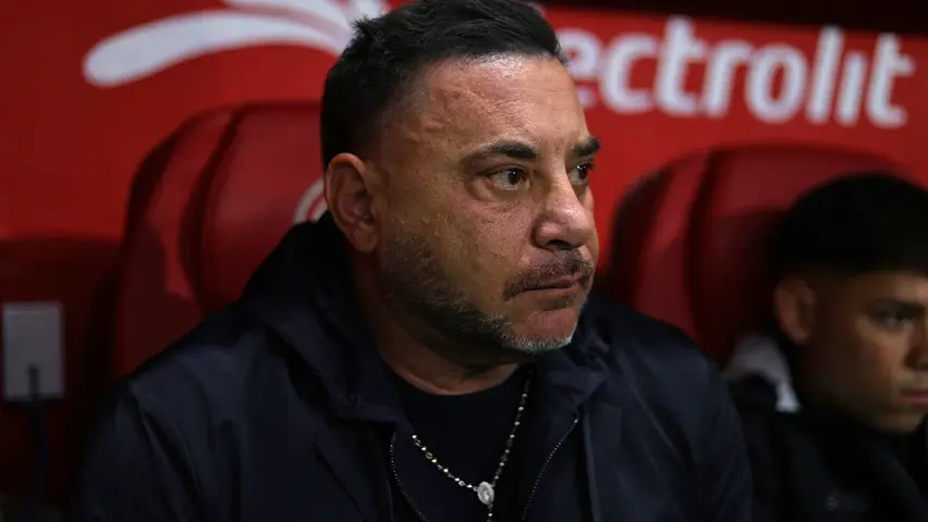 Turco Mohamed en el banquillo del Toluca | IMAGO7
