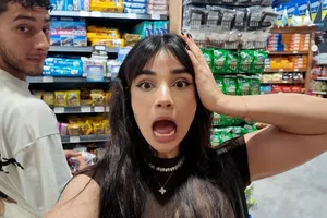 ¿Traición a Cáceres? Alana Flores posa con playera de Rayados previo a duelo ante América