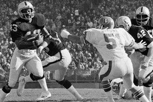 Muere George Atkinson, leyenda de los Raiders, a los 78 años