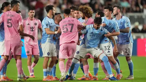 "Vos a nosotros nos tenés que respetar": Revelan detalles de la discusión de Messi, De Paul y Moralez