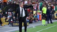 Miguel Herrera enfrenta roces con directivo de Costa Rica