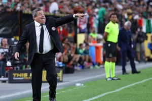 Miguel Herrera enfrenta roces con directivo de Costa Rica