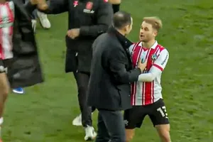 Frank Lampard, DT del Coventry City, protagoniza bronca en Inglaterra