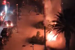 Incendio consume restaurante cercano al Monumento a la Revolución y Frontón México en CDMX
