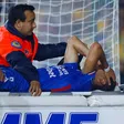 Afición de Tigres ovaciona a Chiquete tras aparatosa lesión con Cruz Azul