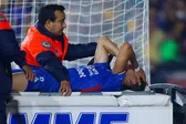 Afición de Tigres ovaciona a Chiquete tras aparatosa lesión con Cruz Azul