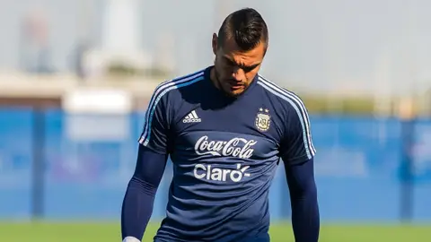 Boca Juniors rescindió el contrato de Sergio Romero