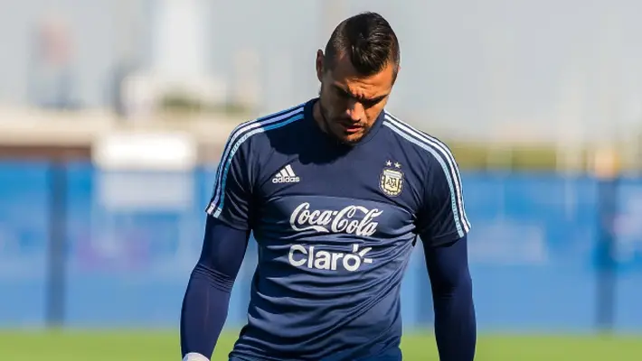 Boca Juniors rescindió el contrato de Sergio Romero