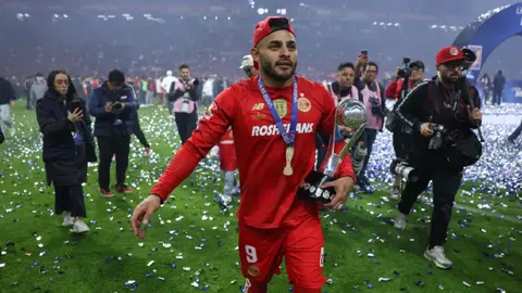 Alexis Vega no se olvida de Chivas y dedica con nostalgia su título: “Va por los Chivahermanos”
