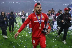 Alexis Vega no se olvida de Chivas y dedica con nostalgia su título: “Va por los Chivahermanos”