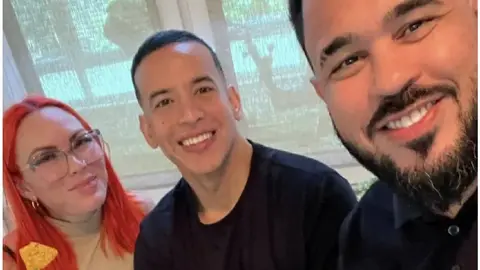 Daddy Yankee inicia demanda por fraude de regalías contra su exesposa y Raphy Pina