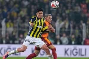 Fenerbahce, con Edson Álvarez de titular, rescató el empate ante el Galatasaray