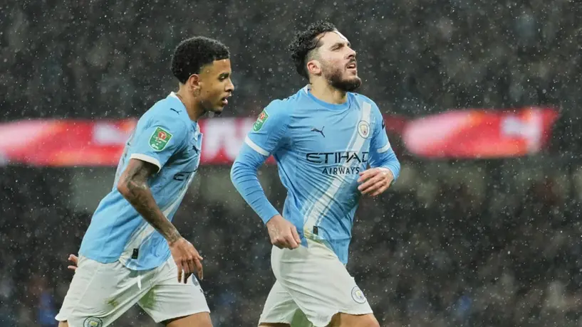 Cherki saca las celebraciones de Haaland tras el golazo en la victoria del Manchester City en la Carabao Cup