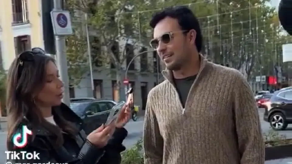 ¡Avisen! Mujer entrevista a Checo Pérez sin saber quién era