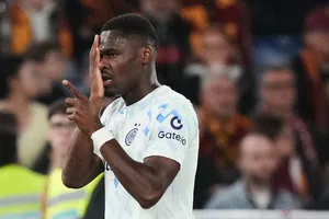 Inter de Milán gana por la mínima a Roma y acaricia la cima de la Serie A