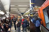 VIDEO: Caos y tragedia en la Línea 3 del Metro: esto fue lo que pasó