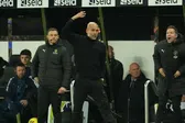 Manchester City cae ante Newcastle y Guardiola termina envuelto en pelea con camarógrafo
