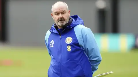 “No se endeuden por ir al Mundial 2026”: la advertencia del técnico de Escocia