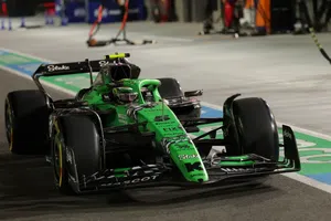 Bortoleto, sancionado con cinco puestos en Qatar tras causar un choque con Stroll en Las Vegas