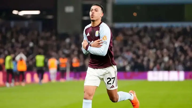 Manchester United pierde en su visita a Villa Park, Aston Villa llegó a 10 partidos sin conocer la derrota