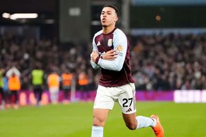 Manchester United pierde en su visita a Villa Park, Aston Villa llegó a 10 partidos sin conocer la derrota