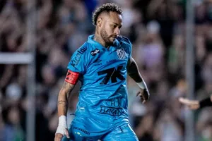 Aficionado buscó a Neymar para pedirle foto y tira a jugador de Santos