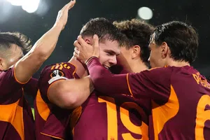 Roma golea sin dificultades al Celtic y se afianza en Europa League