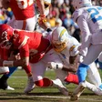 ¡De mal en peor! Mahomes se lesiona en derrota de Chiefs contra Chargers