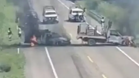 Reportan enfrentamientos, bloqueos y vehículos incendiados en Chiapas