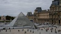 Caen presuntos ladrones implicados en el robo al Museo del Louvre