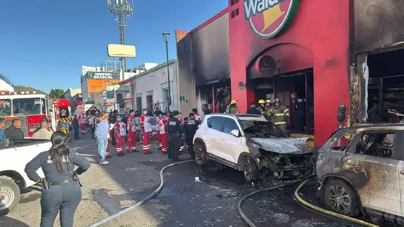 Incendio en tienda Waldo’s en Hermosillo deja al menos 22 muertos
