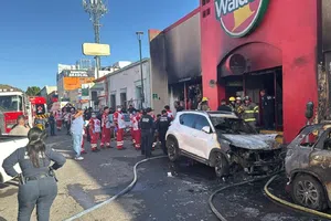 Incendio en tienda Waldo’s en Hermosillo deja al menos 22 muertos