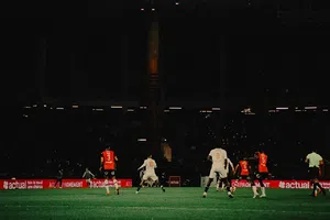 Futbol francés arremete contra agresores del Niza: "Completamente inaceptables"