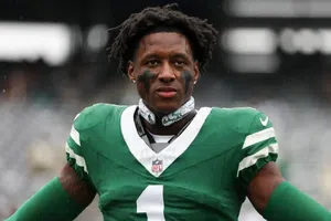 Colts adquieren a Sauce Gardner de los Jets a cambio de dos selecciones de primera ronda