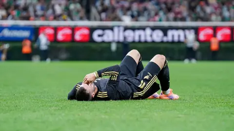 Santiago Giménez tendrá mismo tratamiento que Haaland para recuperarse del tobillo