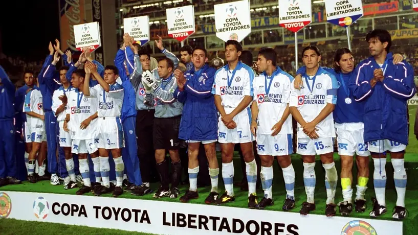 ¿Cuál es la marca de los mexicanos contra sudamericanos con trofeo en disputa?