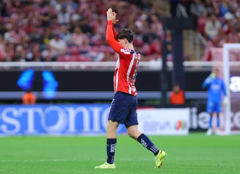 Hormiga González entre aplausos l IMAGO7