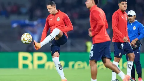 VIDEO: Chicharito Hernández falla penalti ante Cruz Azul en su despedida de Chivas
