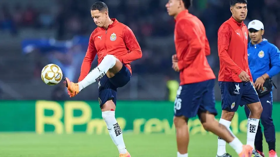 VIDEO: Chicharito Hernández falla penalti ante Cruz Azul en su despedida de Chivas