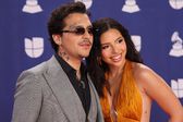 VIDEO: Christian Nodal gana el Latin Grammy pero ignora a Ángela Aguilar en su discurso