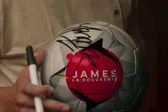 ¿Hacen series a cualquiera?”: Netflix responde por docuserie de James Rodríguez