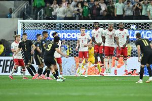 Raúl Jiménez recibe reconocimiento al mejor gol de la temporada 2024/25 de Concacaf