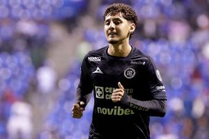 Emmanuel Sánchez debutó en la goleada de Cruz Azul sobre Puebla