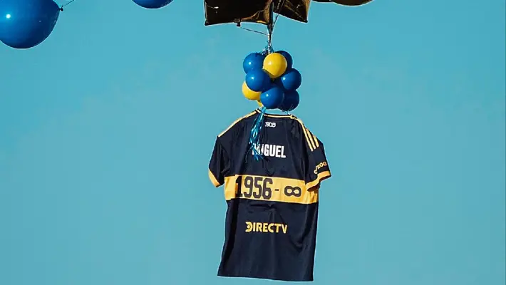 ¡Apareció! Camiseta en homenaje a Miguel Ángel Russo que Boca liberó al cielo llegó hasta Uruguay