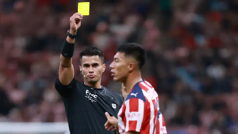 Daniel Aguirre debió ser expulsado en el duelo Chivas vs Cruz Azul, afirma 'Cantante' Guerrero