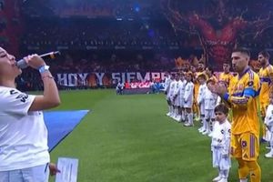 ¡Lo volvió a hacer! Chica del protocolo de la Final repitió el ¡Y arriba el Toluca!