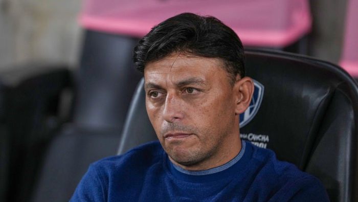 Ángel Villacampa durante un partido de la Liga MX Femenil | IMAGO 7