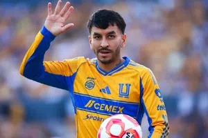 Estrella RÉCORD Apertura 2025: Vota por los mejores refuerzos del torneo