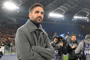 Fabregas arremete contra su propio jugador y excompañero: "¡Debería practicar otro deporte!"