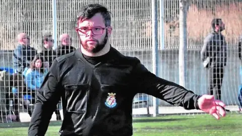El primer árbitro con Síndrome de Down que silba en España